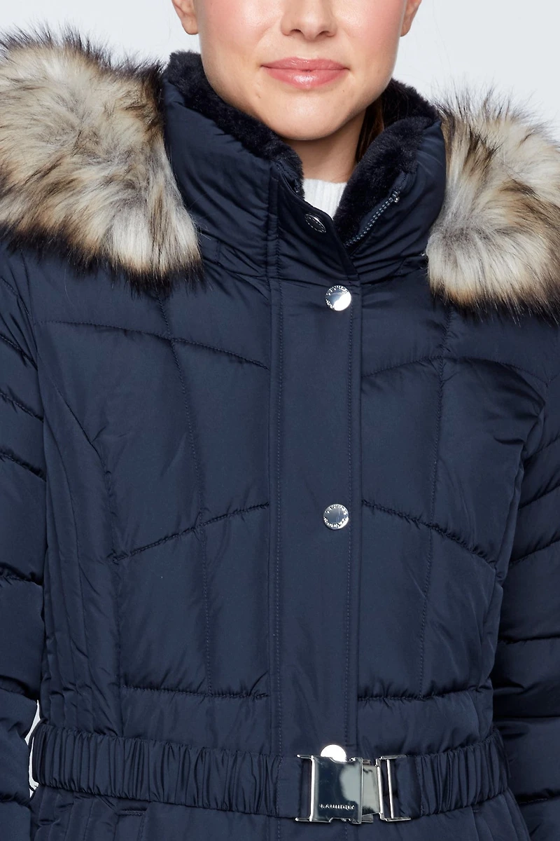 Le manteau matelassé ceinturée