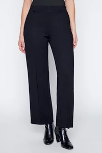 Le pantalon en tricot à jambes larges