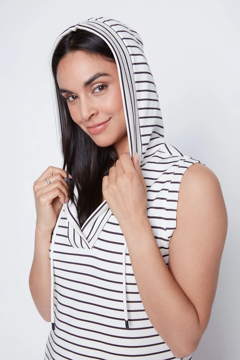 La robe à rayures avec capuche