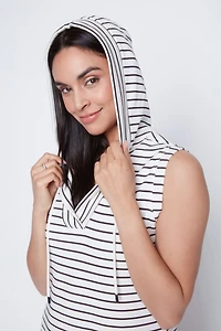 La robe à rayures avec capuche