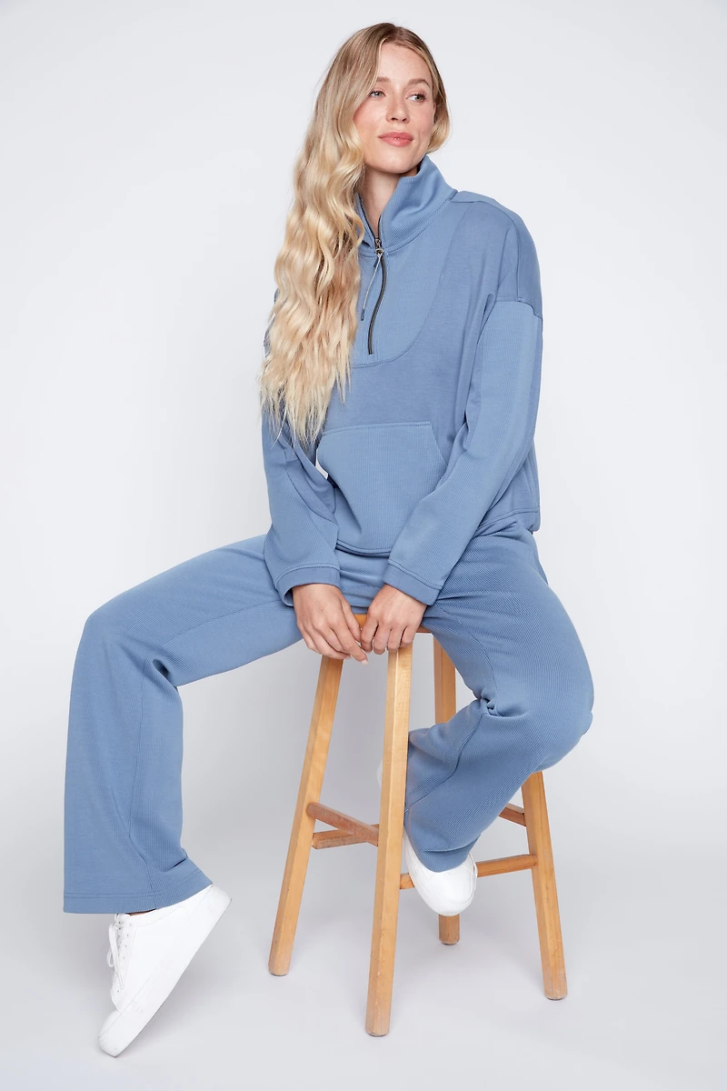 Le haut kangourou en tricot scuba