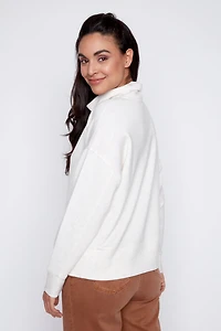 Le haut en tricot à col cheminée