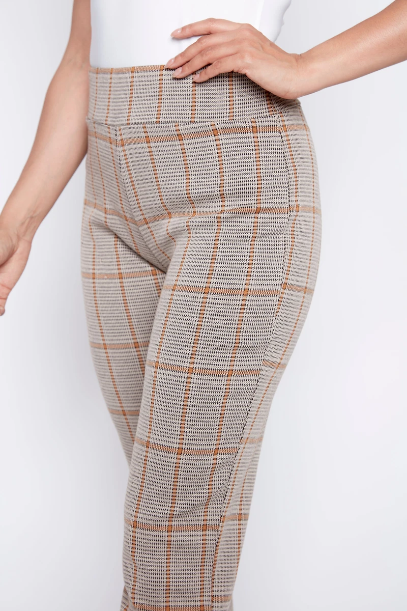 Le pantalon jambe droit à carreaux