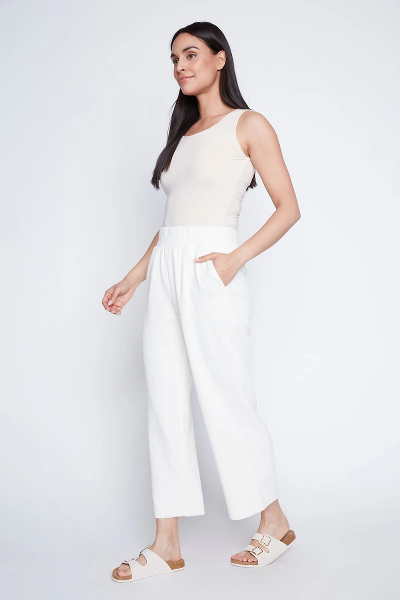 Le pantalon à jambe large en maille losanges