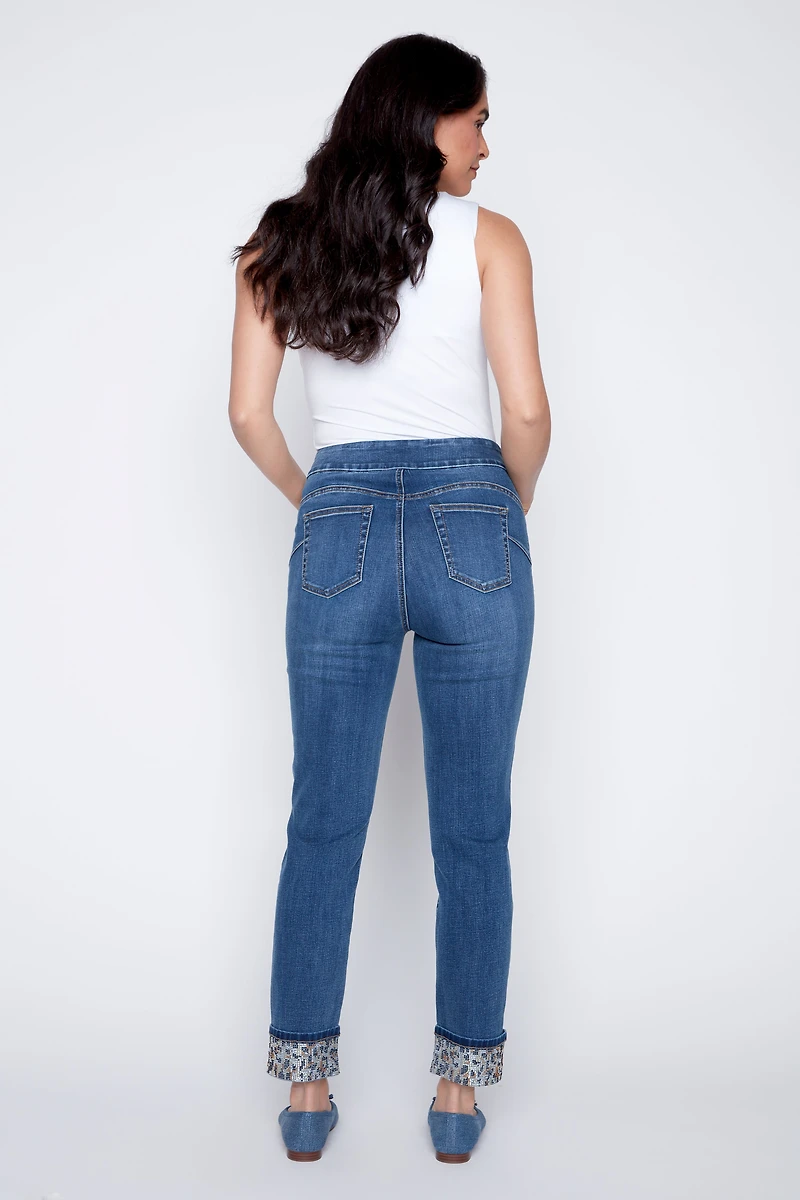 Le jean à jambe étroite avec paillettes animalières