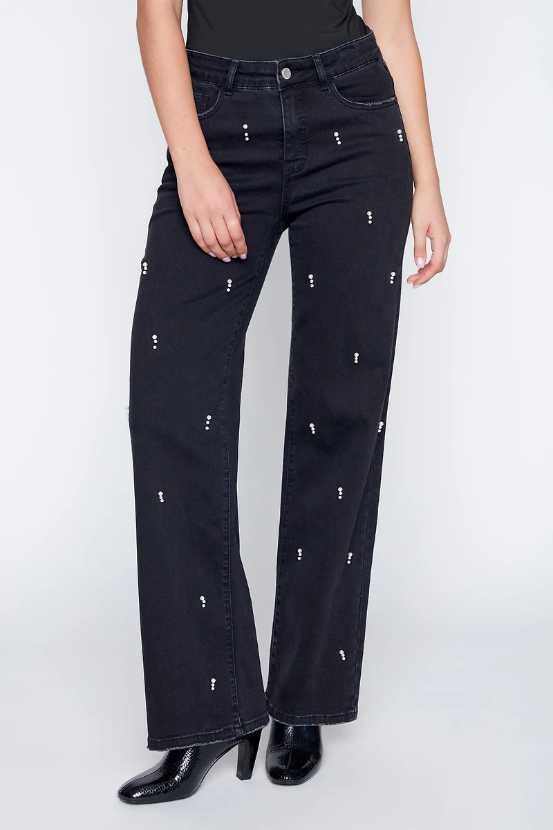 Le jean à jambes larges avec détails en strass