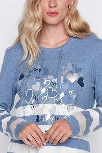 Le pull à rayures et motif cœur