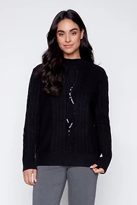 Le pull torsadé à détails pailletés