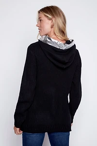 Le cardigan à capuche avec bordure argentée
