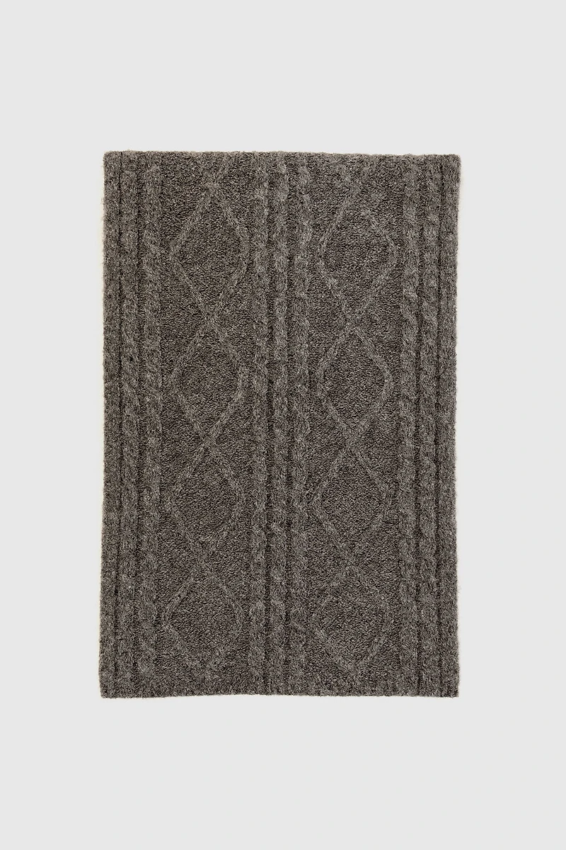 Cable knit scarf