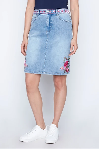 La jupe-short brodée de roses