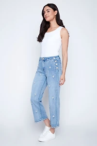 Le jean à jambes larges brodé de strass