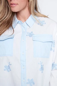 La blouse en coton à broderies florales