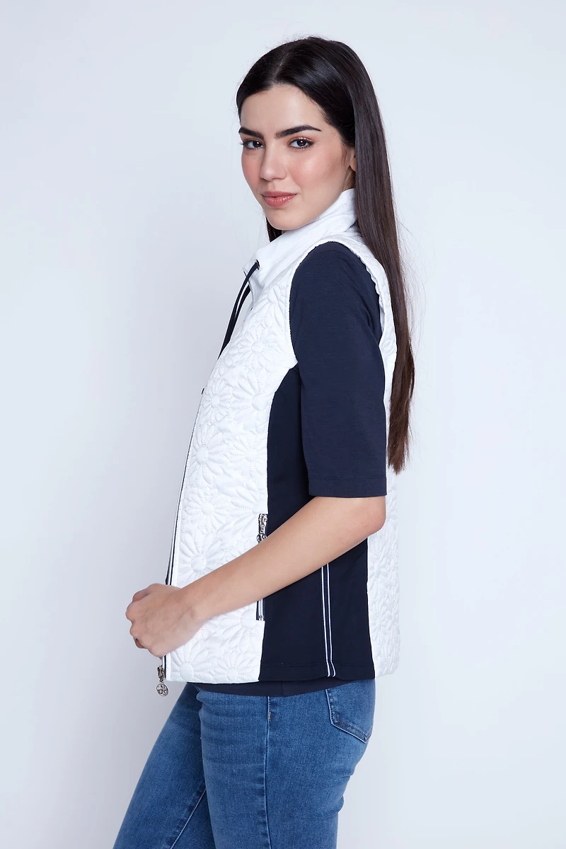 Le gilet matelassé à motifs floraux