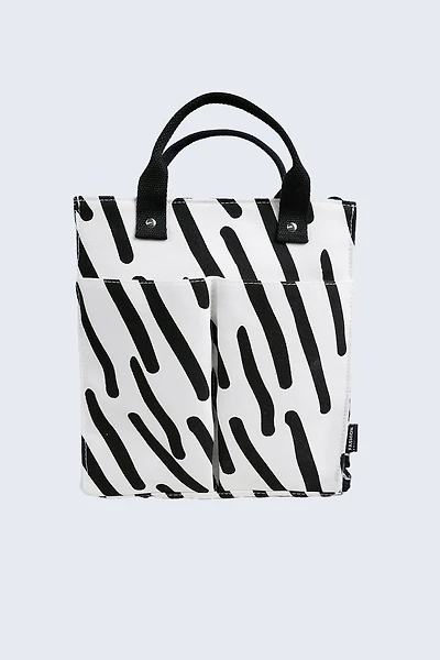 Printed tote bag with front pockets