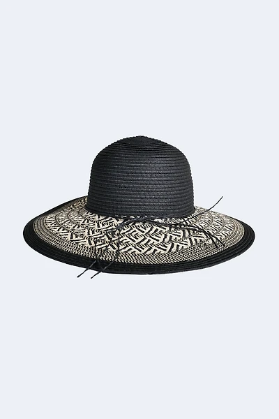 Wide brim hat with contrast detail
