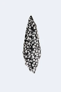 L'écharpe à fleurs de marguerite