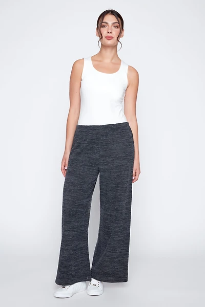 Le pantalon jambe large en tricot côtelé
