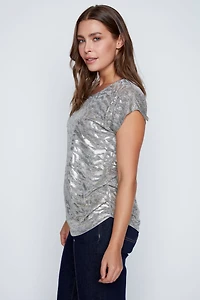 Le haut en maille dorée