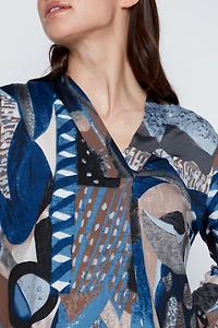 Le haut à imprimé abstrait