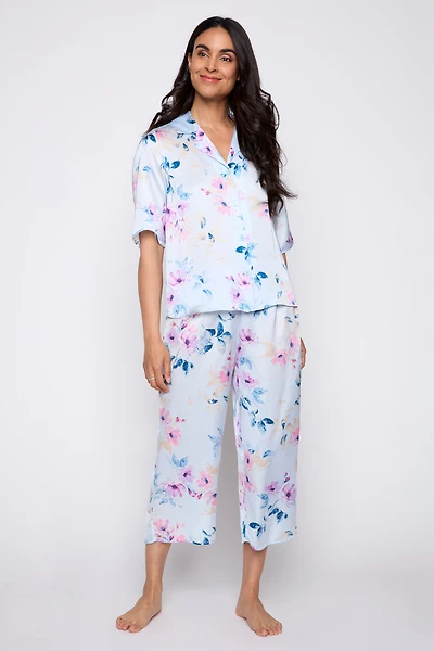 Le pyjama en satin à imprimé fleurs
