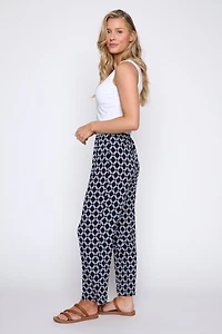 Le pantalon à motif pois bleus et blancs