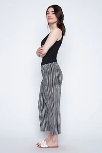 Le pantalon rayé noir et blanc