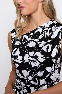 Le haut à imprimé floral et col asymétrique