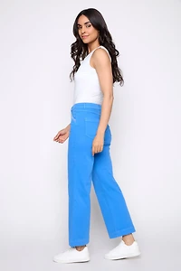 Le jean à jambe évasé avec poche  détail brodée