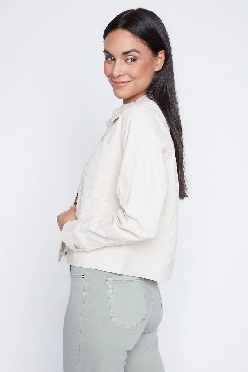 La veste en denim à broderie florale