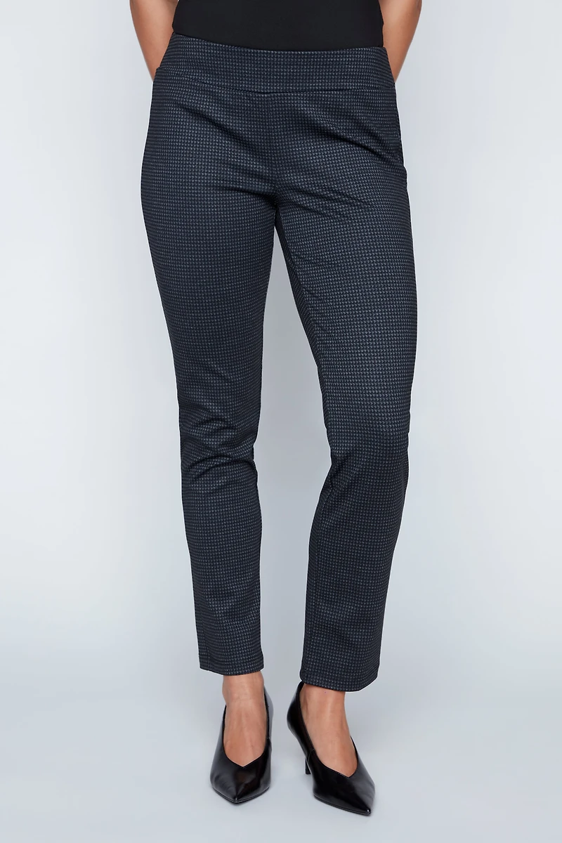 Slim leg houndstooth print pant