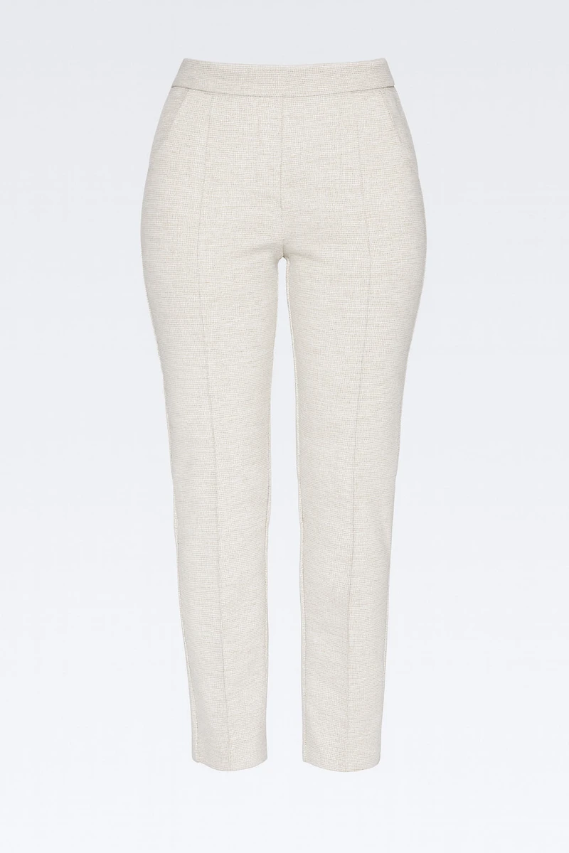 Le pantalon à carreaux enfiler
