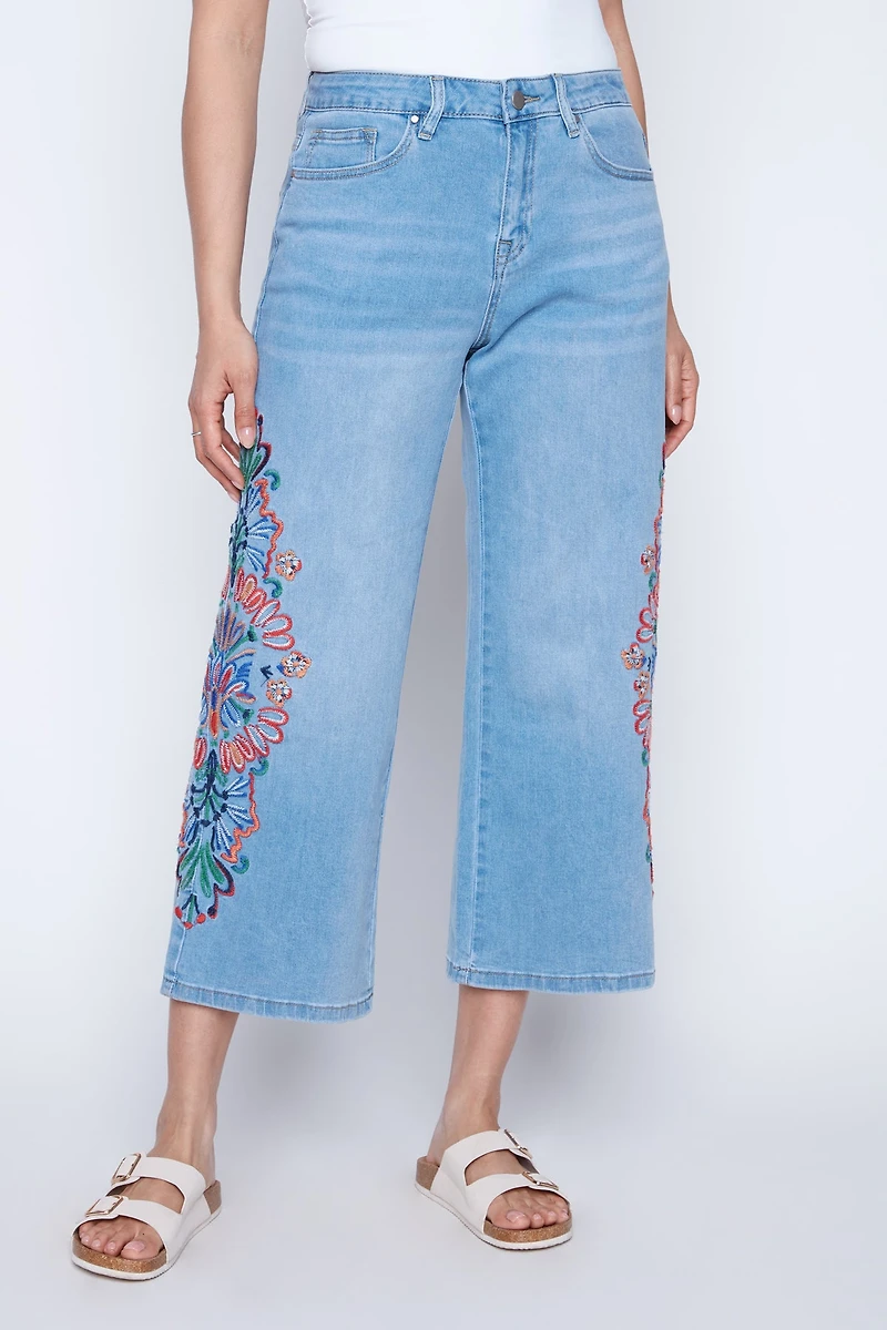 Le capri en denim brodé à jambes larges