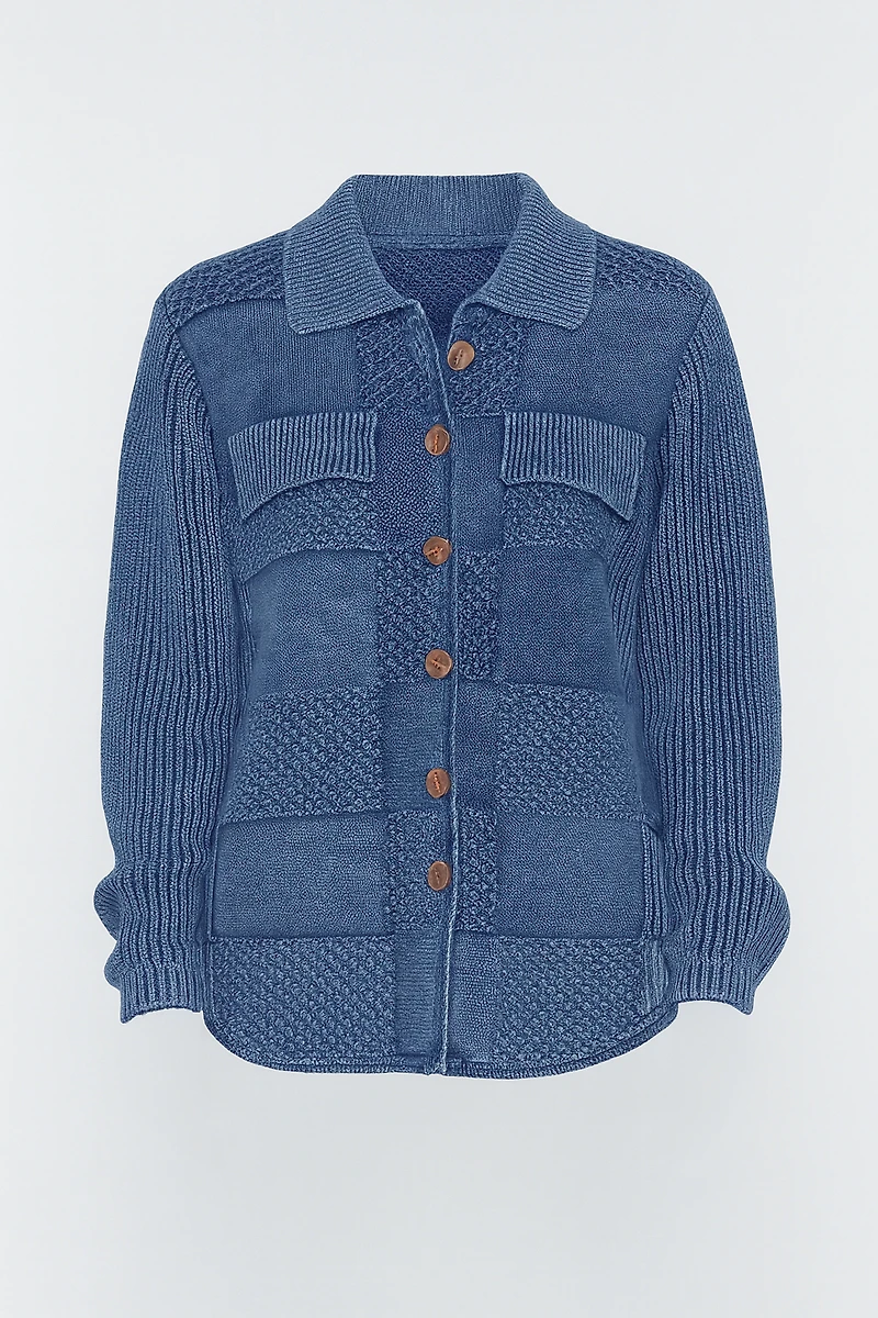 La veste en coton boutonnée sur le devant
