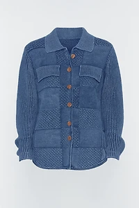 La veste en coton boutonnée sur le devant
