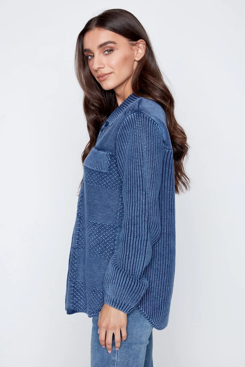 La veste en coton boutonnée sur le devant