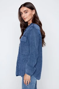 La veste en coton boutonnée sur le devant