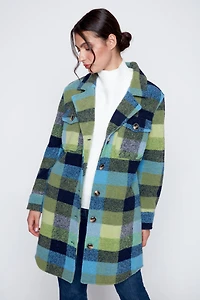 La veste en tricot à carreaux
