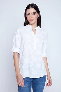 La blouse blanche en coton brodé