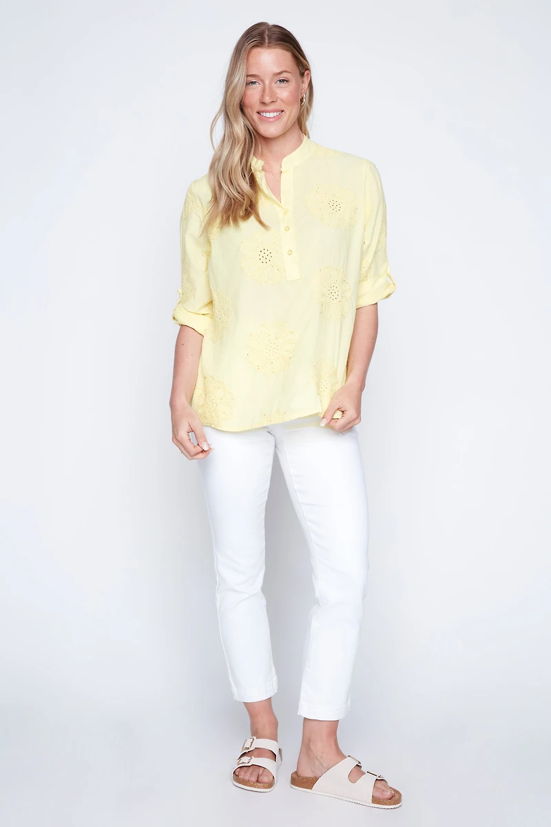 La blouse jaune en coton brodé