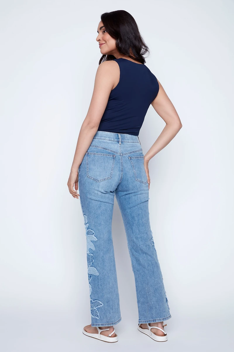 Le jean Sophia avec application florale