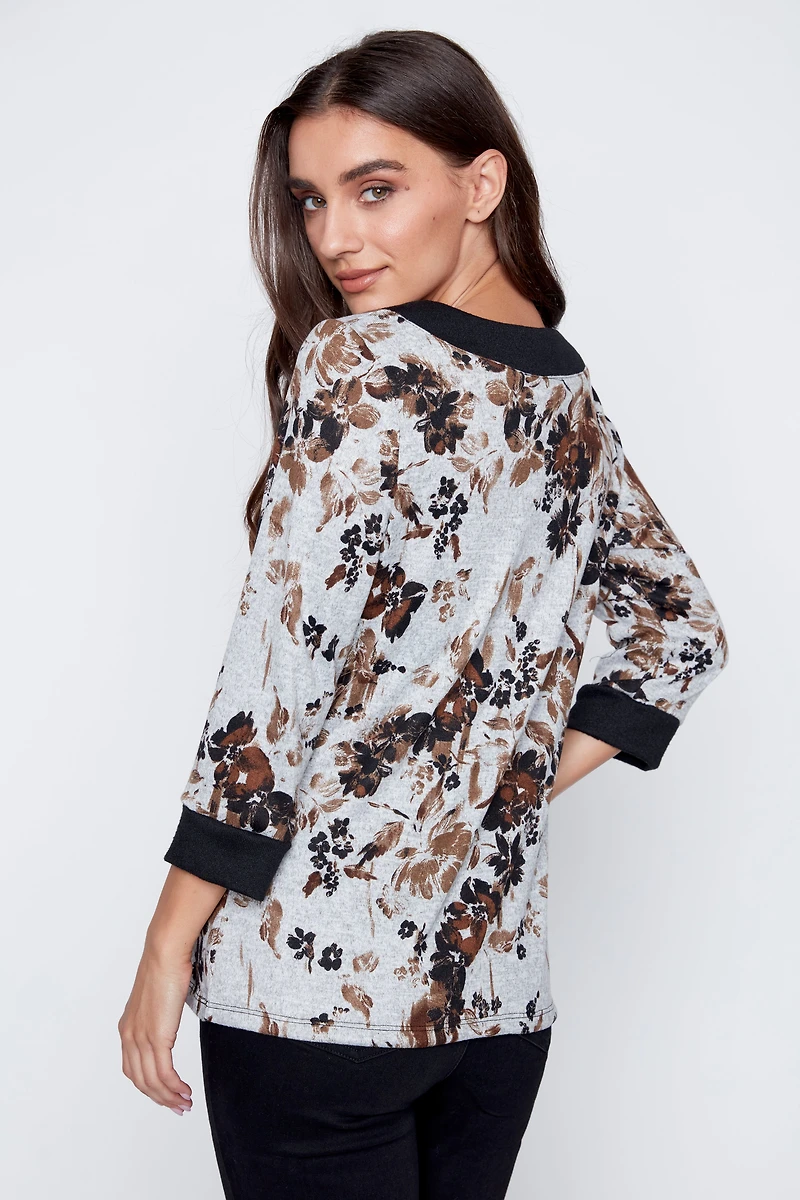 Le haut à imprimé floral avec détail œillets
