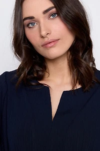 La blouse à manches bouffantes et nœud sur le devant