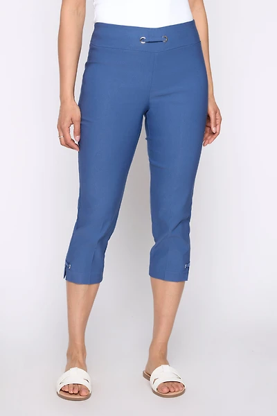 Pull on straight leg gromet detail capri