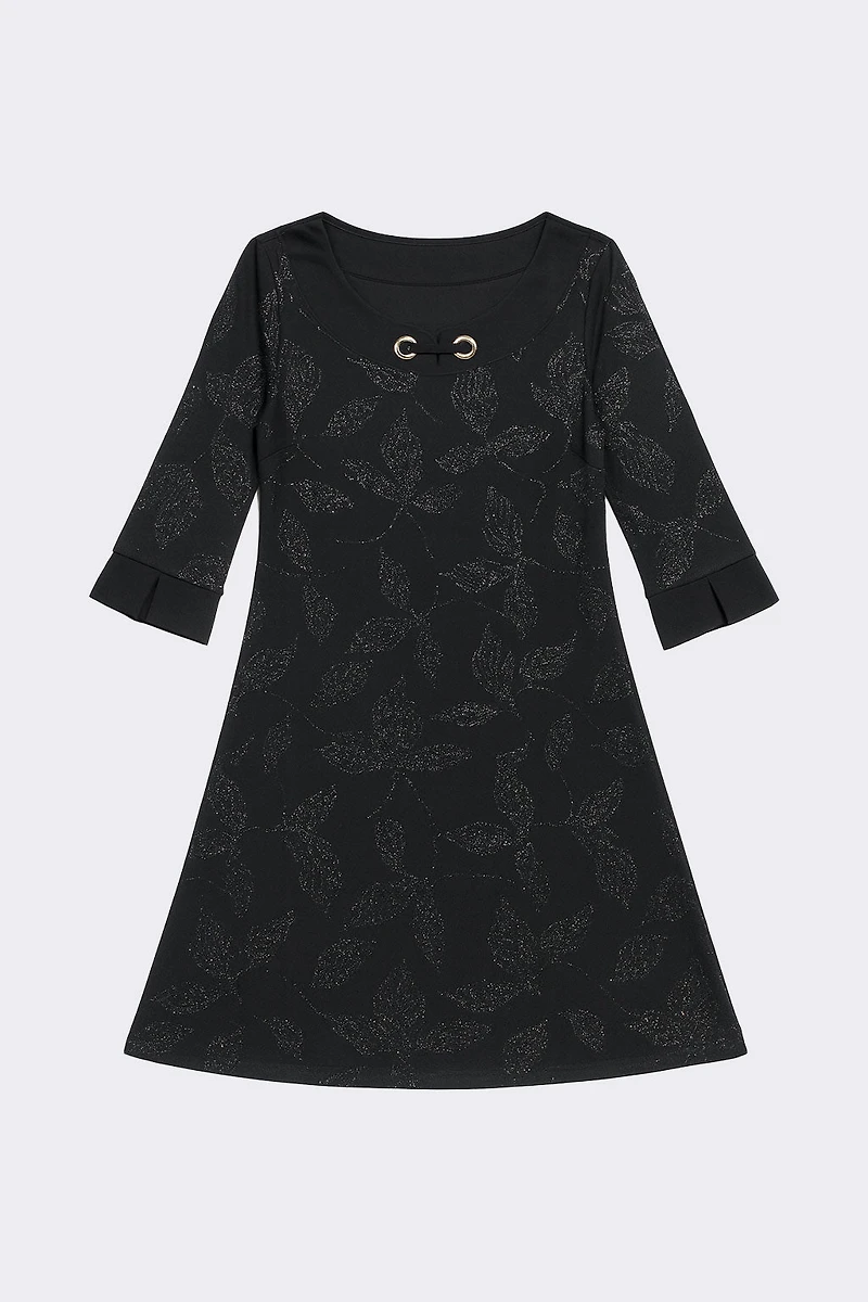 La robe avec détails à œillets