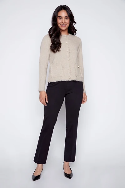 Le cardigan à bordures de perles et franges