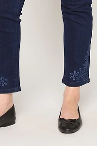 Le jean à droit brodé