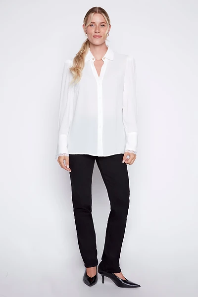 La blouse à détails en dentelle