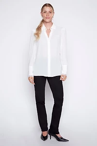 La blouse à détails en dentelle