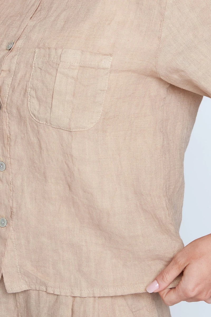 La blouse en lin à boutons sur le devant